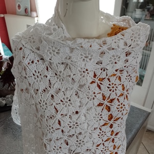 Handmade white cotton stole