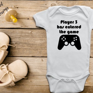 Player 3 has entered the game - Baby Bib / Onesie® | Video Game Bib / Onesie® | Gamer Bib / Onesie® | Gaming Bib / Onesie®