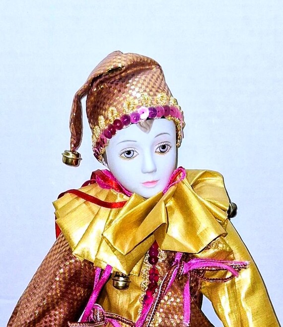 Porcelain Gold & Pink Pierrot 17