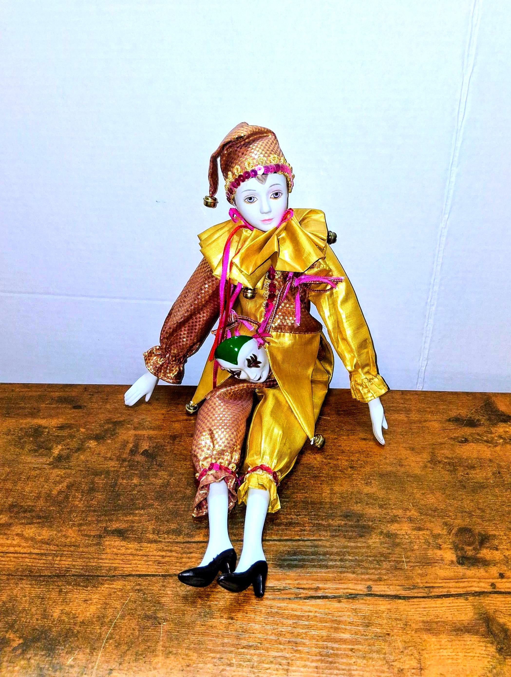 Porcelain Gold & Pink Pierrot 17