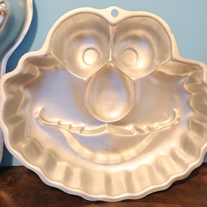 Wilton Aluminum Mold Cake Pan Elmo Face or Dora The Explorer Cake Pan used Sold as each image 6