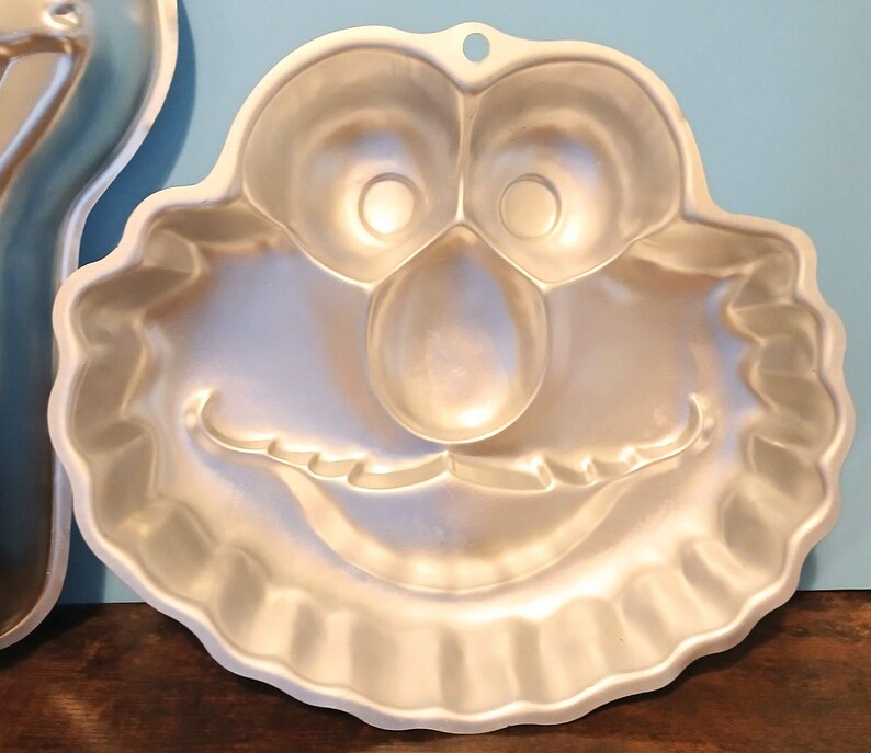 Wilton Aluminum Mold Cake Pan Elmo Face or Dora The Explorer Cake Pan used Sold as each image 6