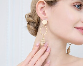 Boucles d'oreilles pendantes en coquillage naturel doré : cadeau de bijoux de mariée
