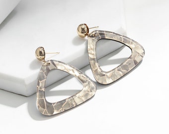 Boucles d'oreilles pendantes triangle en acétate : boucles d'oreilles tendance en résine à motif de coquillages