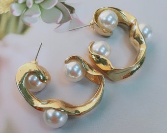 Pendants d'oreilles avec perles irrégulières : bijoux de mariée en métal doré/argenté