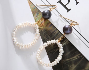 Boucles d'oreilles en véritables perles d'eau douce : hameçons en or, perle baroque