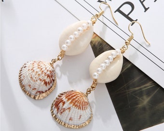 Boucles d'oreilles pendantes en coquillages naturels : Boucles d'oreilles de mariée en perles d'or