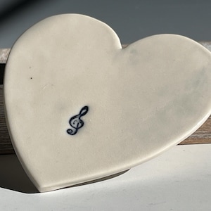 Handmade Music Treble Clef Symbol Ceramic White Porcelain Heart Flat Table Decor Music Teacher Musician Gift Spoon Rest Candle Soap Dish