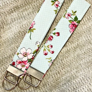 Floral Keychain Wristlet, Fabric Wrist Keychain, Floral key wristlet, Gift for her, fabric keychain, lanyard for wrist, cute floral keychain