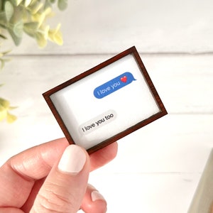 Enseigne miniature personnalisée avec cadre en bois | Type de ferme | Décor de plateau à plusieurs niveaux | Fabriqué à la main aux États-Unis - Message texte personnalisé