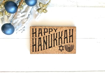 Paillasson miniature Happy Hanukkah | Paillasson de maison de poupée | Décor de plateau à plusieurs niveaux | Fabriqué à la main aux États-Unis.