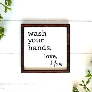 Enseigne miniature avec cadre en bois | Décor de plateau à plusieurs niveaux | Fait main aux États-Unis - Lavez-vous les mains • J'aime, maman