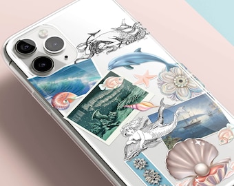 Pode incluir: Uma capa transparente para telefone com uma variedade de adesivos coloridos, incluindo uma sereia, uma concha, uma estrela do mar e um golfinho. A capa é projetada para um iPhone com um recorte para a lente da câmera.
