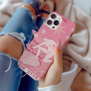 Roze Tarot-telefoonhoesje beschikbaar voor iPhone 16 15 14 13 12 11 Samsung Galaxy S25 S24 S23 S22 Google Pixel 9 8 7 6 MagSafe Aeshetic Spiritual