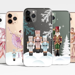 Puede incluir: Cuatro fundas para iPhone diferentes con un tema navideño de invierno. Las fundas presentan una bailarina, un cascanueces y una escena de invierno con copos de nieve. Las fundas son todas transparentes y tienen un acabado brillante.