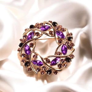 Violet Purple Crystal Flower Brooch: Elegant Wreath Design