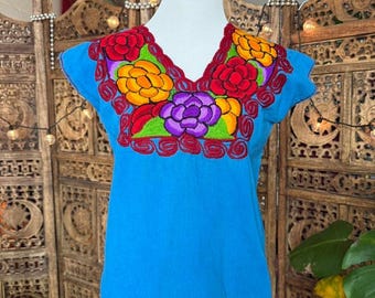 Camicetta ricamata messicana vintage / Top Huipil floreale blu / Camicia contadina in stile folk / Taglia piccola