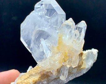 96 gram vervaagd kwartskristal Helder kwartskristal op harde matrix insluitsels en scherpe glans uit Baluchistan, Pakistan Beauty Pace