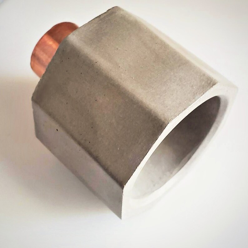Geometric Cement Candle Holder with Copper Fitting - Industrial Home Decor bild 3