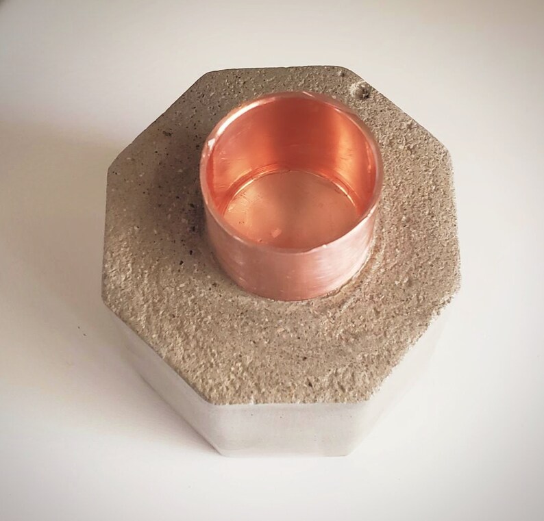 Geometric Cement Candle Holder with Copper Fitting - Industrial Home Decor bild 2