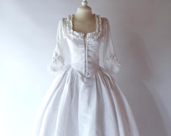 Historical Wedding Dress in Pure Linen, Elegant 18th-Century English Gown, Historical Reenactment Attire, Vintage Bridal Gift