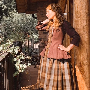 Colonial Costume 18th Century Outlander Outfit, Handmade Linen & Tartan for Historical Reenactments and Theatrical Performances