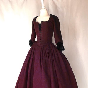TOP SELLER *** 18th Century Dress in Burgundy Linen, Elegant Historical Costume for Reenactments, Unique Heritage Gift for History Lovers