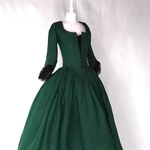 18th-Century Dress in Dark Green Linen, Lace-Adorned Bodice, Authentic Design, Ideal for Reenactments & Period Gift
