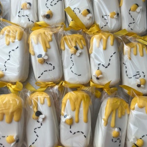 Honeybee cake popsicles (12)