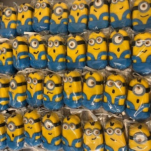 12 Minion Cake Popsicles