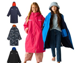 Bata de cambiador impermeable extragrande para niños Regatta, personalizada con nombre.