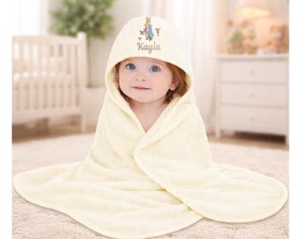 Toalla personalizada para bebé Peter Rabbit con nombre bordado, toalla con capucha para bebé, suave para la hora del baño