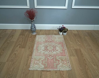 Felpudo vintage de lana turca, alfombra Oushak rosa, anudada a mano (50 x 80 cm)