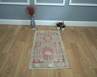 Felpudo turco vintage de lana rosa, alfombra Oushak de Anatolia tejida a mano (50 x 90 cm)