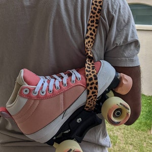 Skate leash made to last. heavy duty. available in various prints. specify print  with your purchase.
