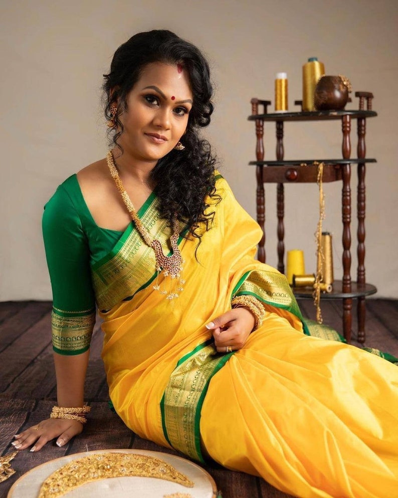 Top more than 187 yellow saree with golden border latest