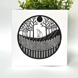 Lièvre regardant la lune - Carte de voeux originale en linogravure