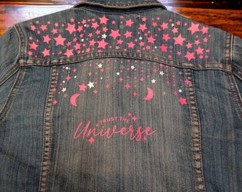 Veste en jean Femme Small – « Trust the Universe » – Glow in dark – UK 8