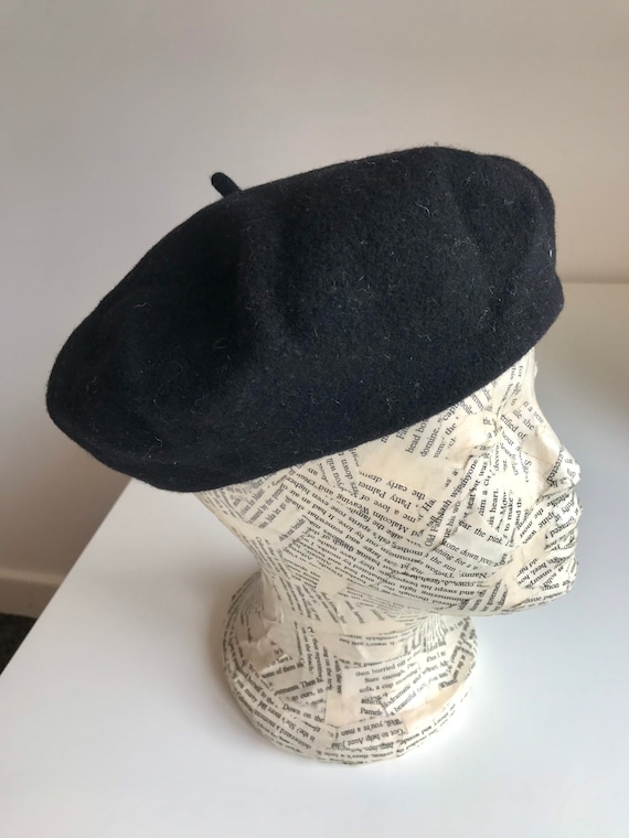 Classic Vintage French Black Wool Felt Beret Elega