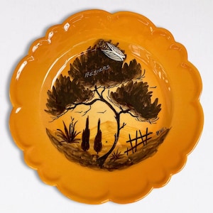 French Languedoc &quot;Béziers&quot; Hand Painted &quot;3D Cigale&quot; Faience Ceramic Wall Plate Souvenir - Folk Art - Southern France - (11 inch / 28 cm)