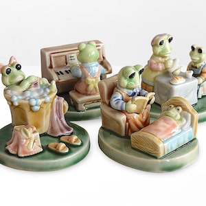 Rare 1970s Albert Kessler "Frog Family" Set (4) "Beatrix Potter" Hand Painted Porcelain Figurines - Numbered - (3.25 inch / 8.5 cm)