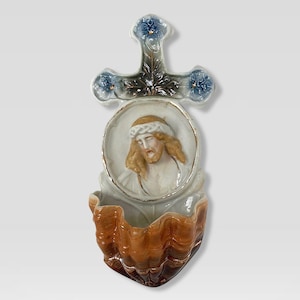 1890-1914 Art Nouveau &quot;Cross Crucifix - Jesus Christ - Shell&quot; Antique Catholic Bisque Porcelain Holy Water Font - (6.75 inch / 17 cm)