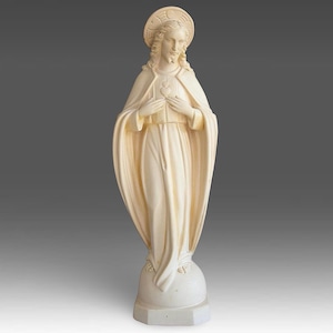 Italian Art Deco Large &quot;Guelfi&quot; Jesus Christ With Sacred Heart Statue - Religious Chalkware Sculpture - Signed - (19.25 inch / 49 cm)
