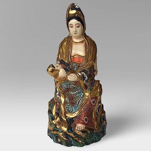 1868-1912 Antique Japanese &quot;Satsuma&quot; Hand Decorated &quot;Mother With Child&quot; Ceramic Faience Statue - Meiji Period - (12.25 inch / 31 cm)