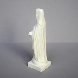 Italian Religious 'Madonna Delle Rose' Statue Ivorine Madonna Figurine by FARO Made in Italy 6 inch / 15.5 cm. image 3