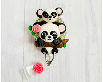 Rollo de insignias con temática de oso panda, mamá y cachorro