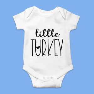 Little Turkey Svg Png Eps Pdf Dateien, Mommy es Little Turkey, Thanksgiving Onesie, Little Brother Cut Files, Mädchen Türkei Svg, Fall Toddler Svg