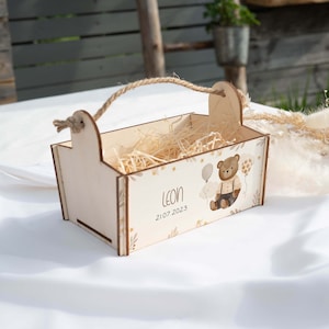 Geschenkkorb mit Holzwolle, Geschenkbox, personalisiert, Präsentkorb, Bausatz mit Motiv 01 Bär - zur Geburt