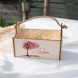 Geschenkkorb mit Holzwolle, Geschenkbox, personalisiert, Präsentkorb, , Bausatz mit Motiv 13 Baum mit Herzen