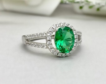 925 Sterling Silver Oval Emerald Engagement Ring Lab Emerald Halo Ring Round Simulated Diamond Split Shank Art Deco 2.00Ct Emerald Ring